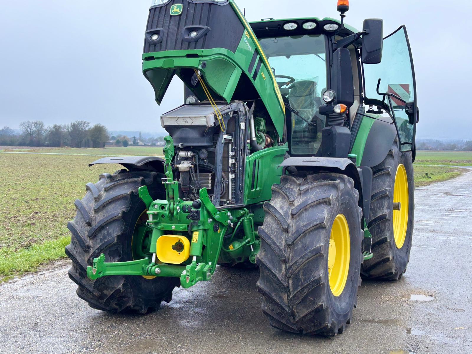 JD 6250R vue 1