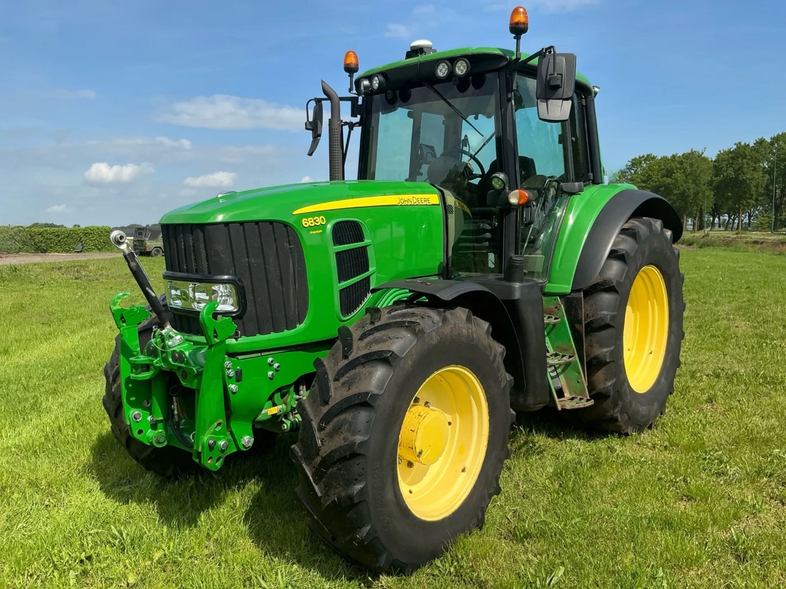JD 6830 vue 1