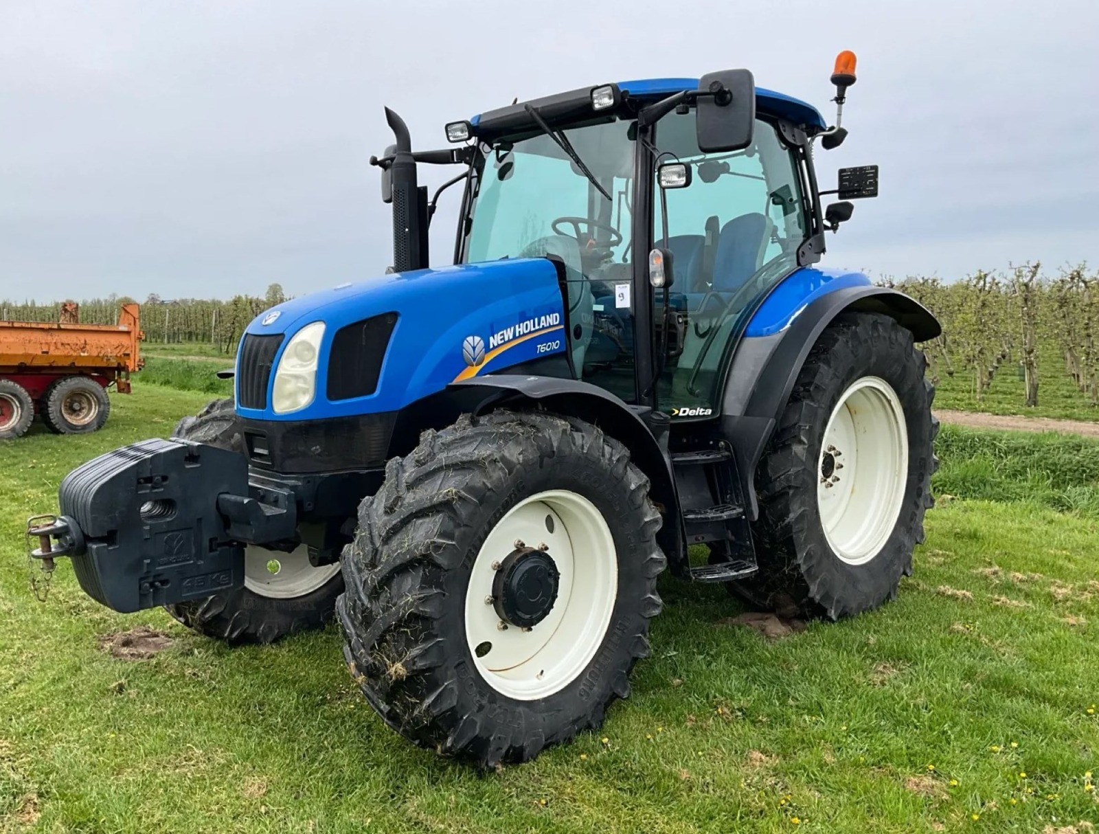 New Holland T6010 vue 1