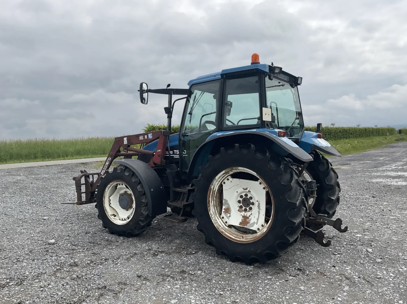 New Holland TS100 vue 1