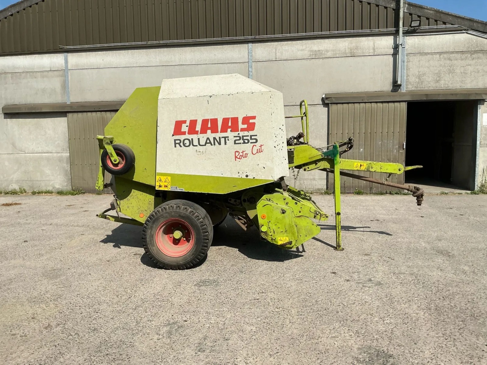 Claas Rollant 255 RC vue 1